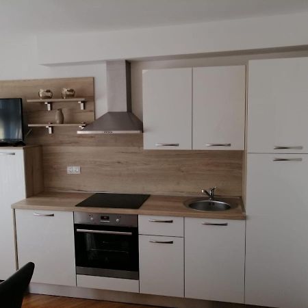 פודסטראנה Apartments Leptiric מראה חיצוני תמונה