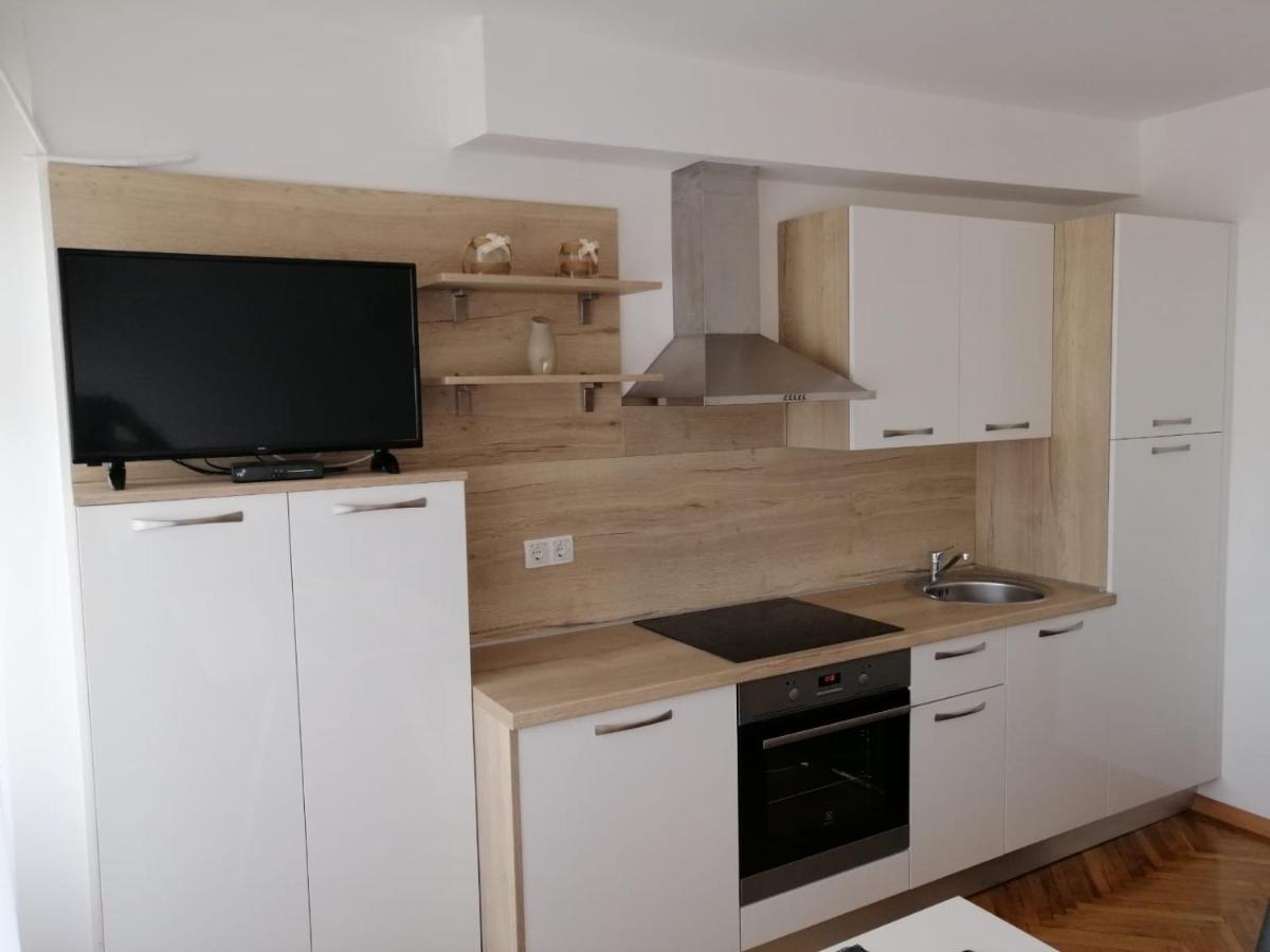 פודסטראנה Apartments Leptiric מראה חיצוני תמונה