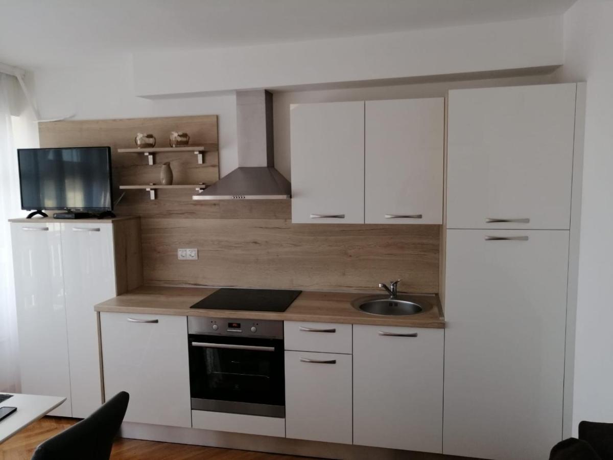 פודסטראנה Apartments Leptiric מראה חיצוני תמונה