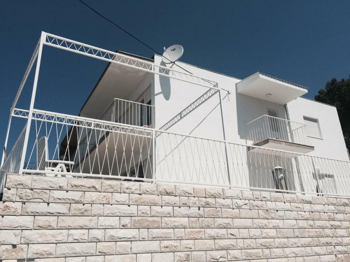 פודסטראנה Apartments Leptiric מראה חיצוני תמונה