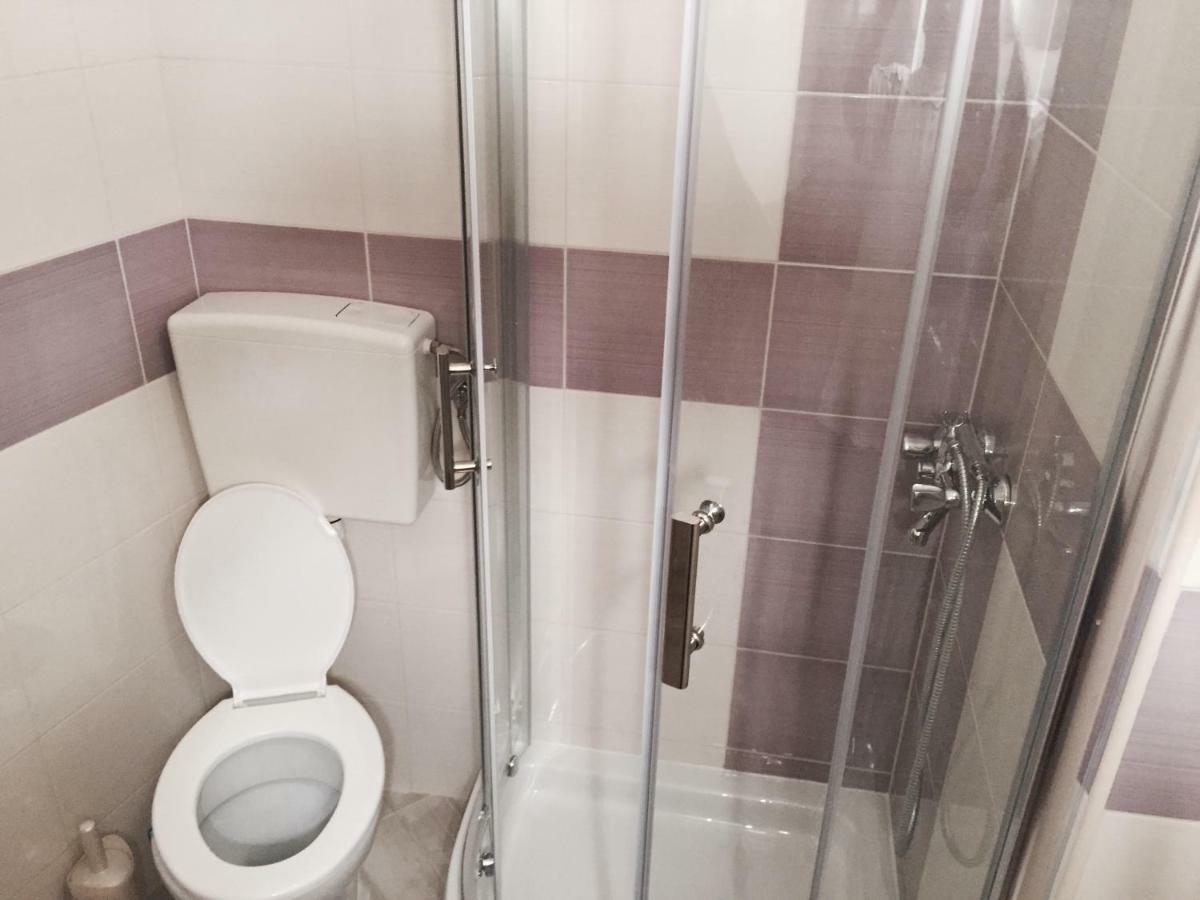 פודסטראנה Apartments Leptiric מראה חיצוני תמונה