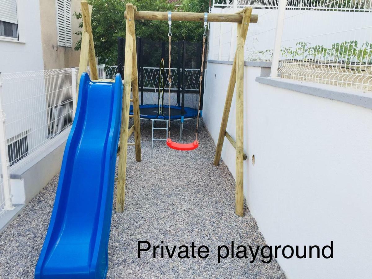 פודסטראנה Apartments Leptiric מראה חיצוני תמונה